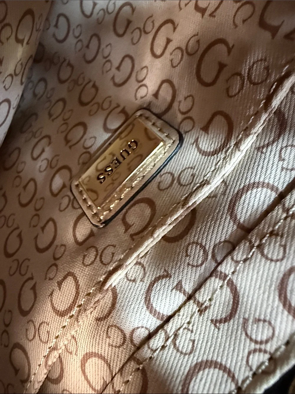 Guess sleek quilted
